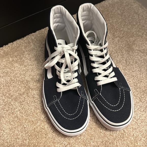 BNWOT Sk8 Hi Vans - Picture 2 of 3